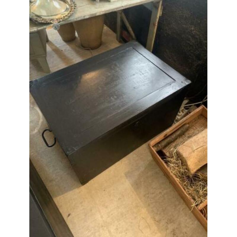 Antieke zwarte speelgoed deken kist IL Fienile brocante