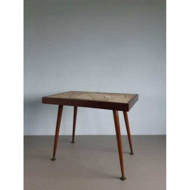 Retro vintage jaren '60/'70 bijzettafeltje met stenen blad.