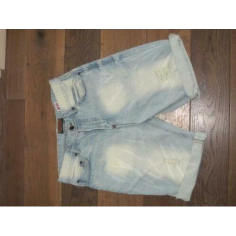 D115: Nieuw Korte spijker broek Pull&Bear Maat M Short, sh