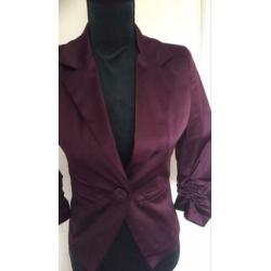 Mooi glanzend donkerrood colbertje mt 38