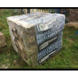 2 x pallet met 888 stuks Lithium gevelstenen. Ca 240x90x40