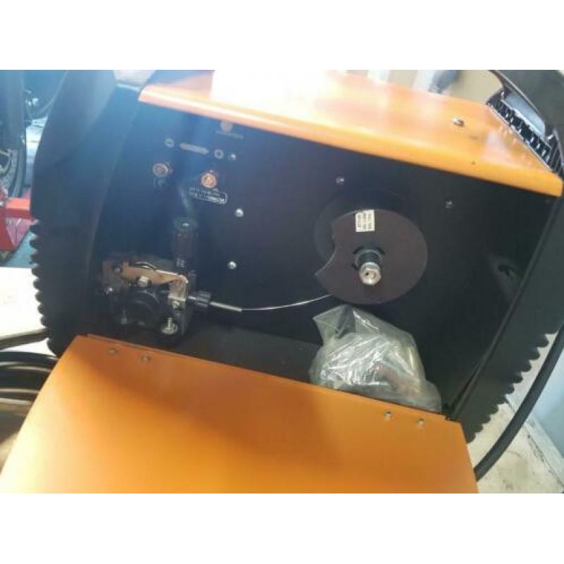 Lasapparaat 180A Mig Mag 180 co2 / flux gasloos compleet.