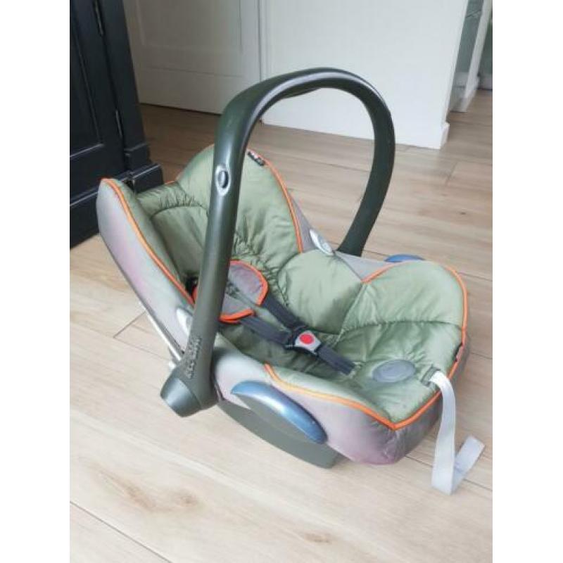 Maxi cosi met voetenzak en muskietennet