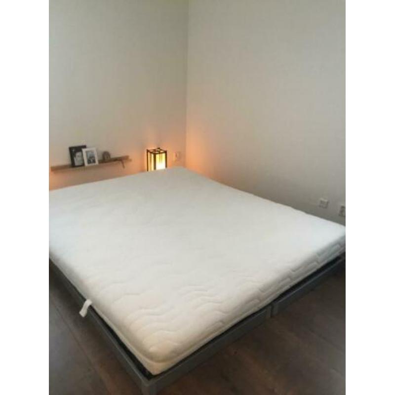 Ravensberger matras 180x 210. 2 matrassen 90x210 in 1 tijk.