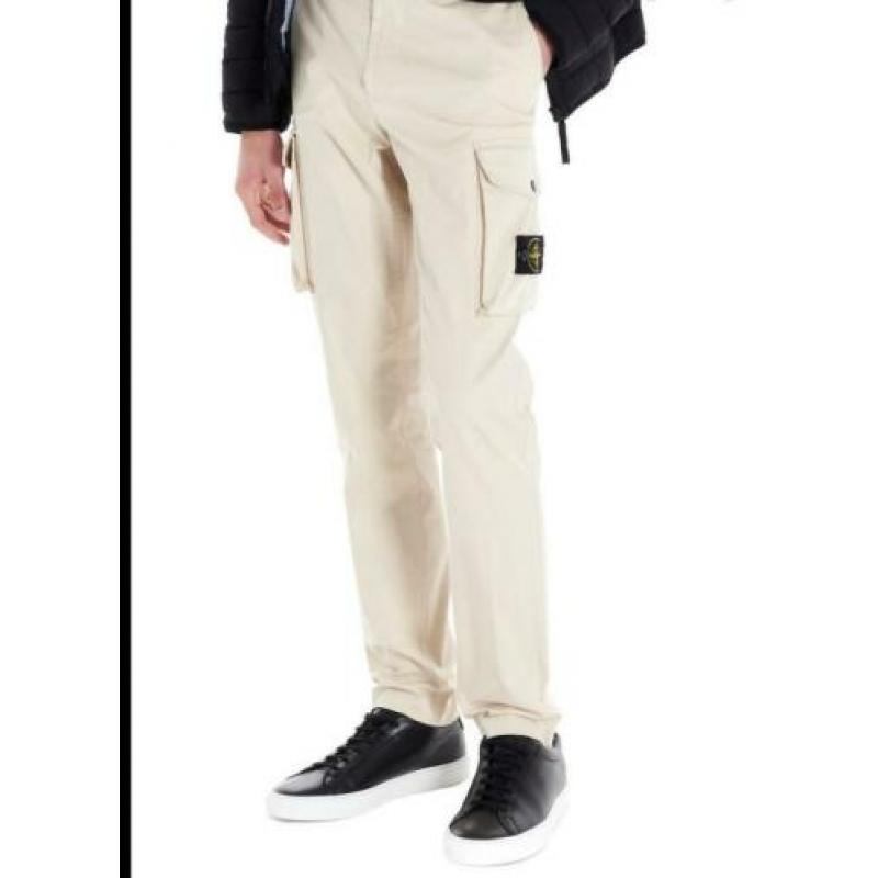 Broek met zakken stone island.