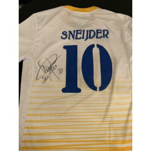 Officiële wedstrijdshirt gesigneerd door Wesley Sneijder