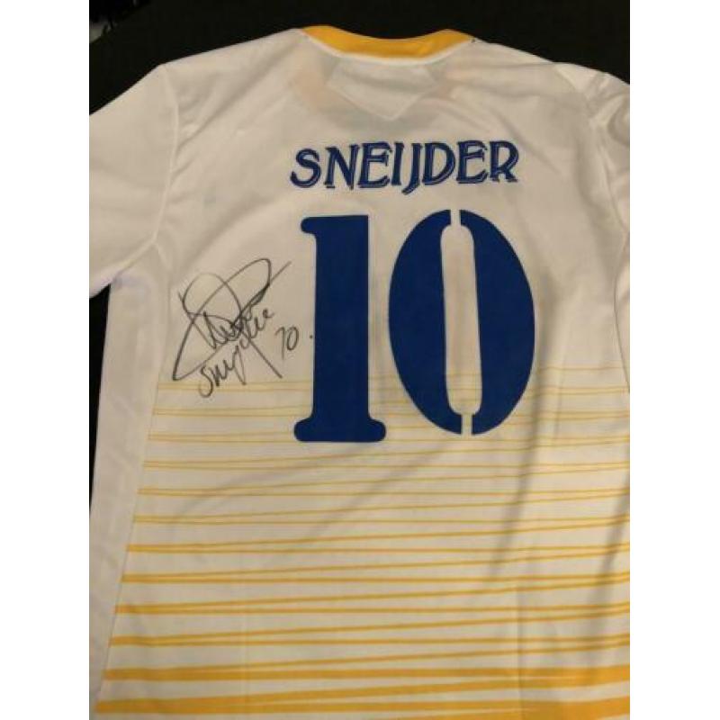 Officiële wedstrijdshirt gesigneerd door Wesley Sneijder
