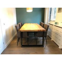 Prachtige eettafel met 6 stoelen en salontafel. ZGAN!!!