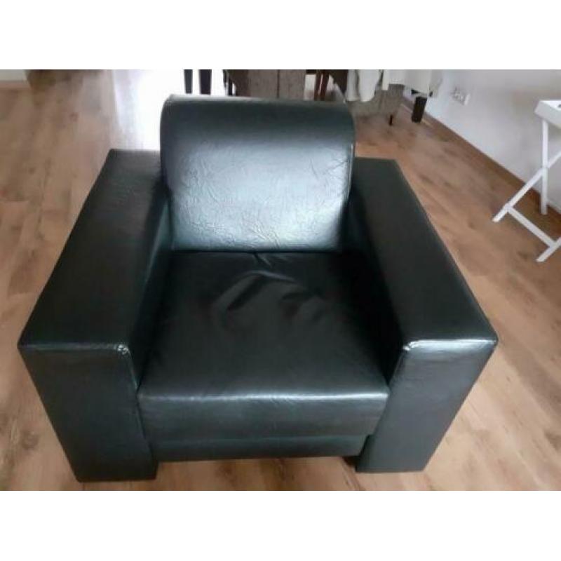 2 eetkamerstoelen en meer meubels (ook los te koop)