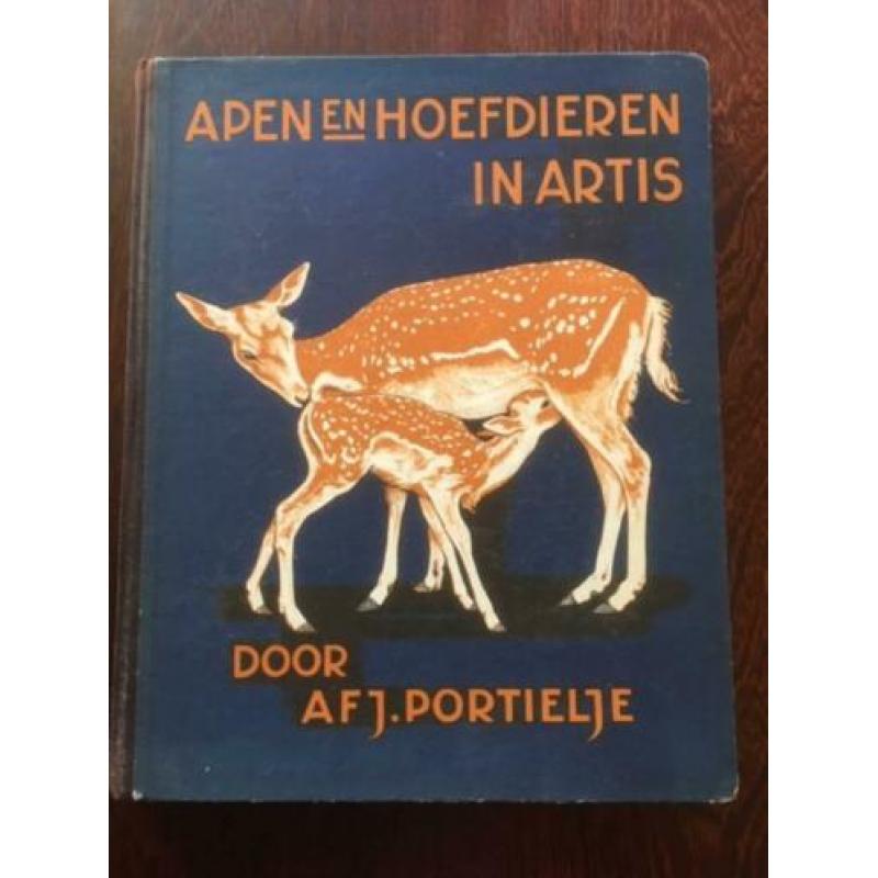 Apen en hoefdieren in Artis 1e druk 1940 Verkade Album