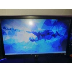 1 asus monitor 21 inch en 2 LG monitoren 19,5 inch