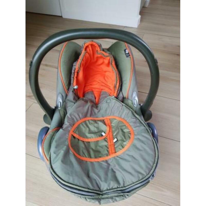 Maxi cosi met voetenzak en muskietennet