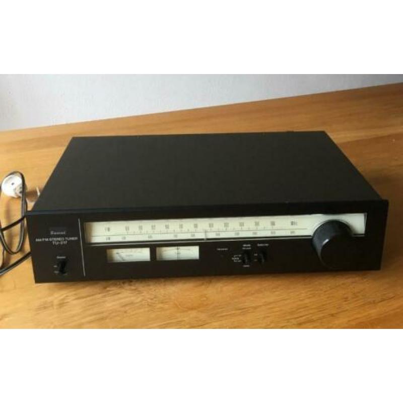 Sansui TU-217 AM/FM Stereo Tuner