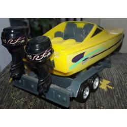 Grote gele speedboot + 2 yamaha motoren op trailer z.g.a.n