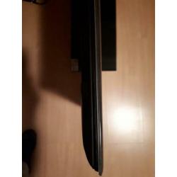 LCD televisie met LED verlichting. Super dun scherm. 107 cm.
