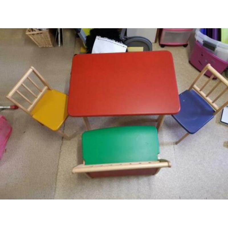kindervriendelijk gekleurd meubel-set