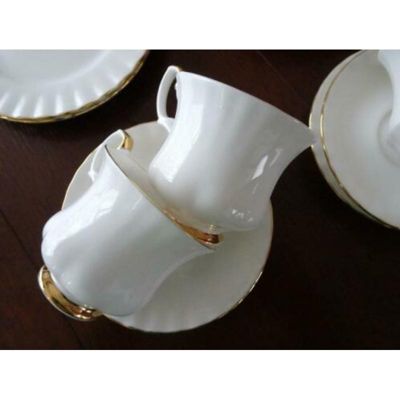 Servies Royal Albert Val D'or
