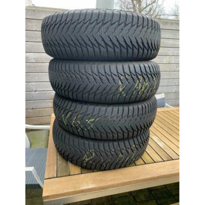 Goodyear Ultragrip 4x winterbanden 195/65R15 91T voor GOLF