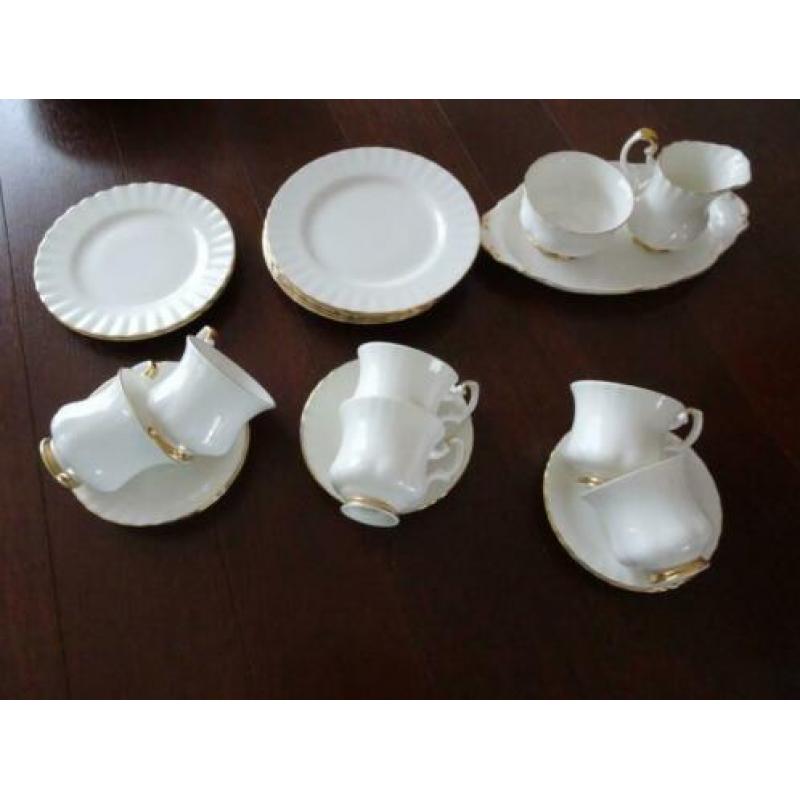 Servies Royal Albert Val D'or