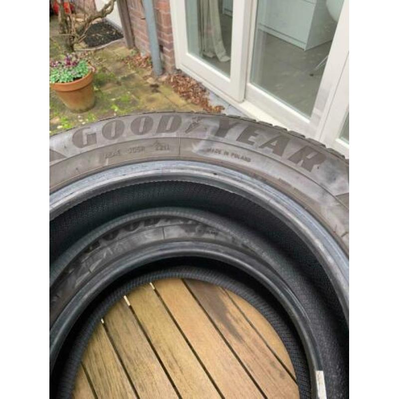 Goodyear Ultragrip 4x winterbanden 195/65R15 91T voor GOLF