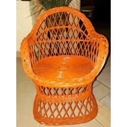 Vintage oranje rieten kinderstoel, soort pauwenstoel model.