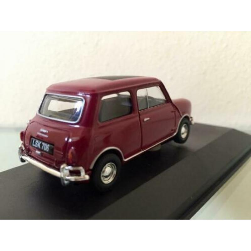 Morris Mini - Cherry Red. Vanguards VA01309