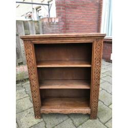 Stoere en unieke vintage kast