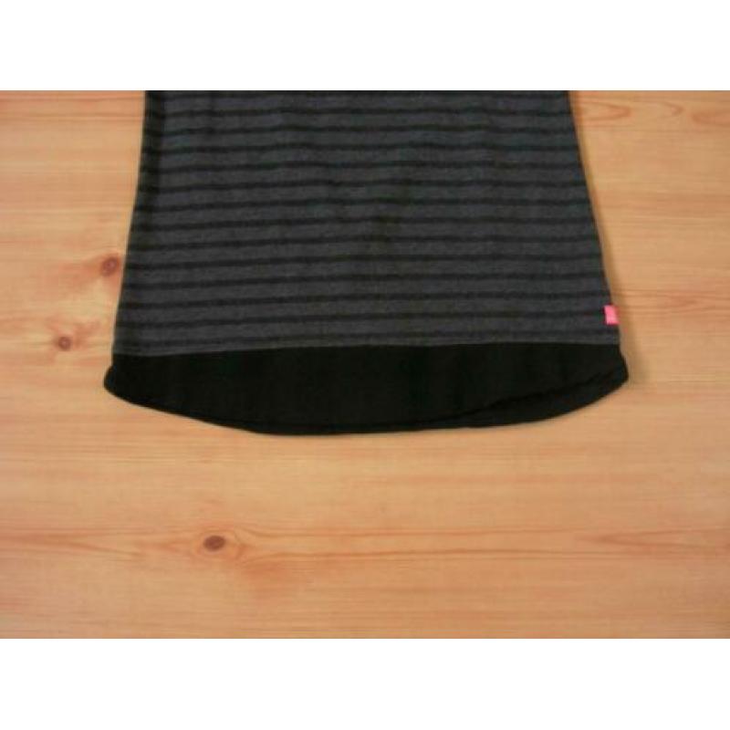 Zwart-grijs gestreepte longsleeve maat 134-140 van Retour.