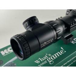 Richtkijker Konuspro F30 8-32x56 FFP, 1/2 Mil dot/verlicht