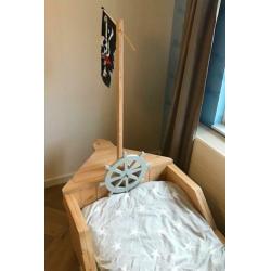 Uniek handgemaakt piraten kleuterbed