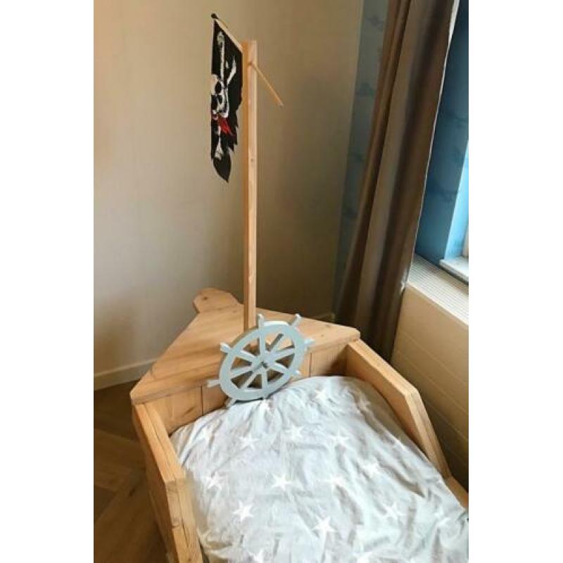 Uniek handgemaakt piraten kleuterbed