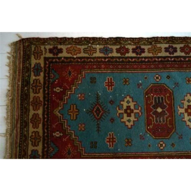 Oud kleed in prima kleuren