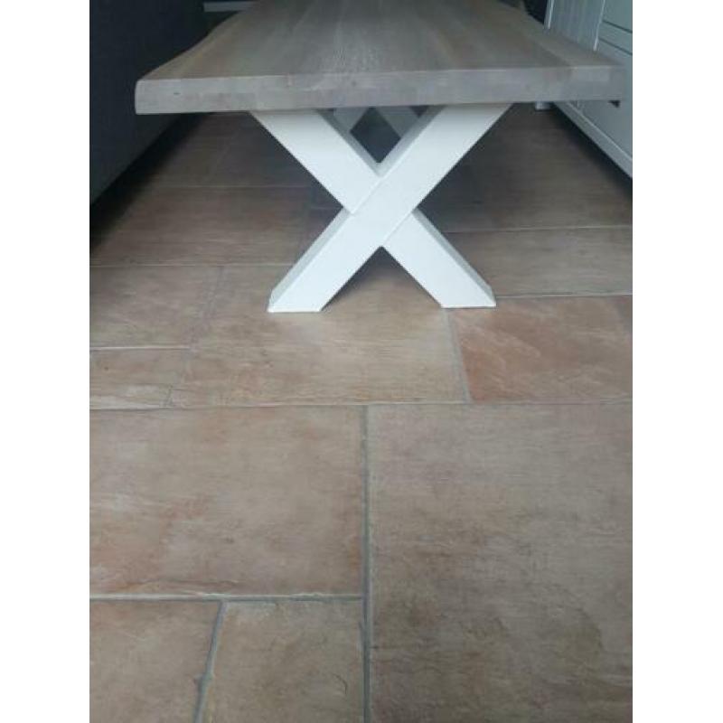 Eiken salontafel "light grey oak" met witte metalen X-poot