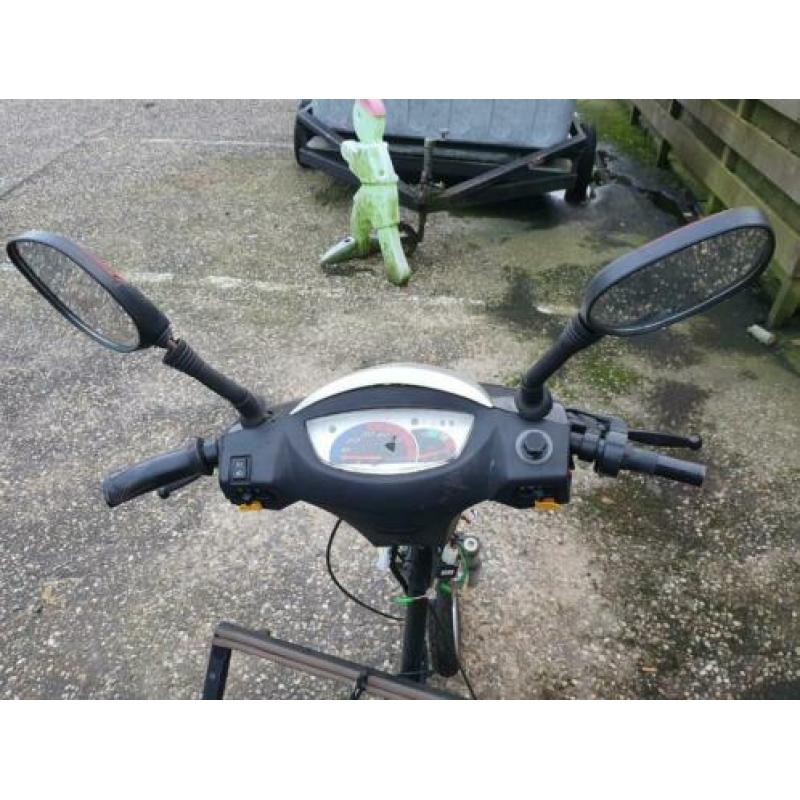Scootmobiel voor hobby of onderdelen