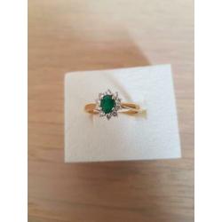 Gouden Ring met Smaragd en diamant 18 karaat