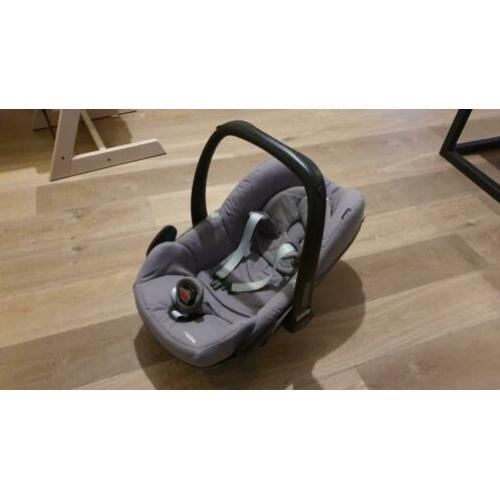 Maxi Cosi Family Fix + Pebble