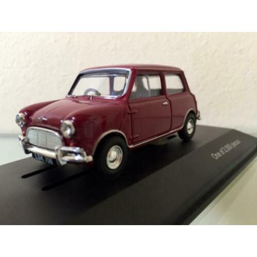 Morris Mini - Cherry Red. Vanguards VA01309