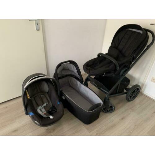 Kinderwagen, reiswieg en autostoeltje.
