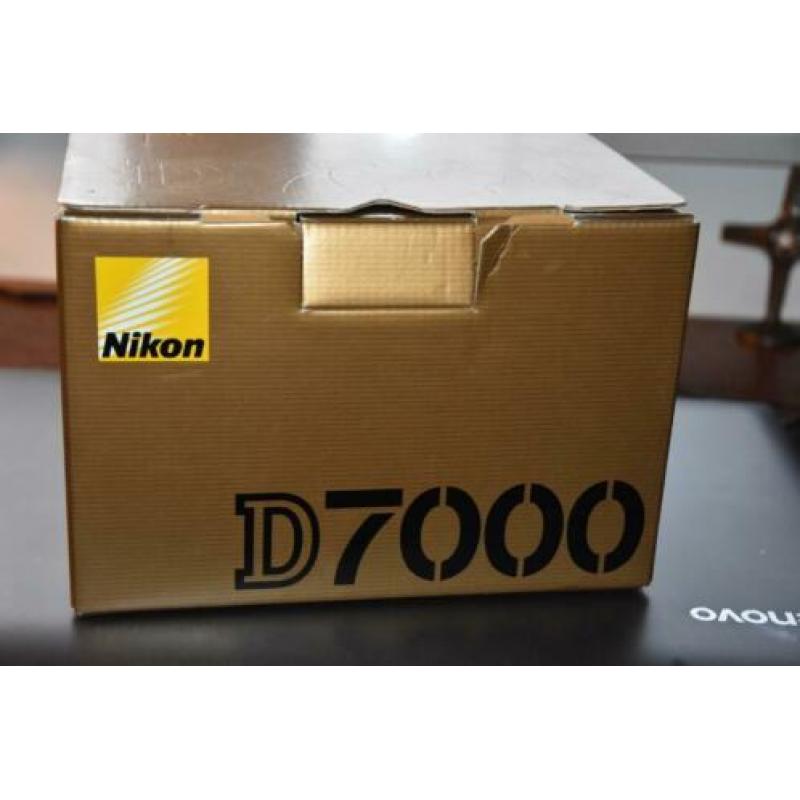 Nikon D7000 met slechts 2400 clicks + tas