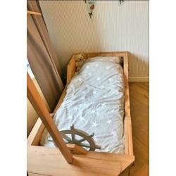 Uniek handgemaakt piraten kleuterbed