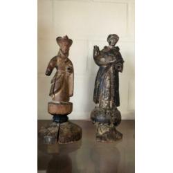 Twee houten beelden