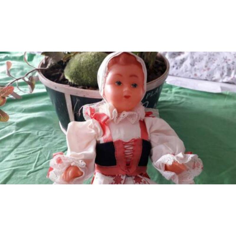 Popje 30 jaaroud, uit Tsjechie, klederdracht 30 cm. 8,00