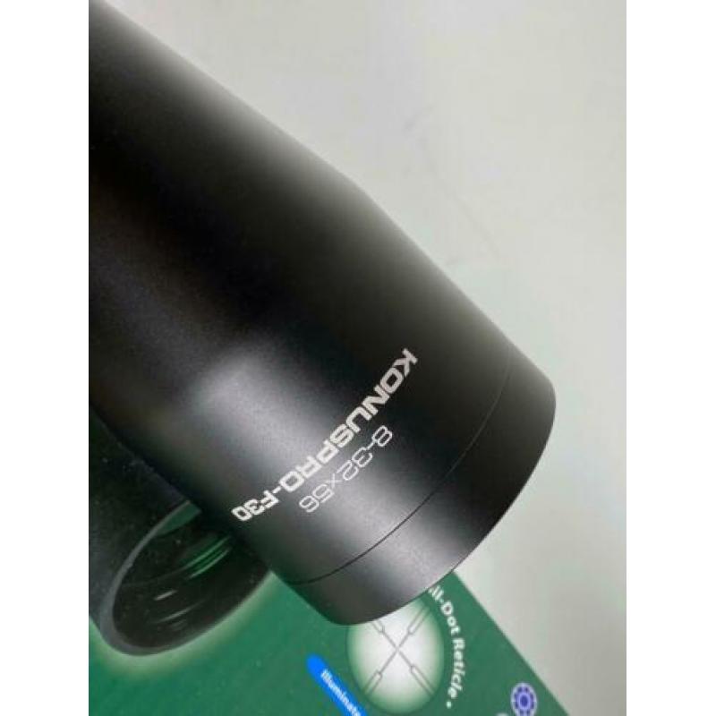 Richtkijker Konuspro F30 8-32x56 FFP, 1/2 Mil dot/verlicht