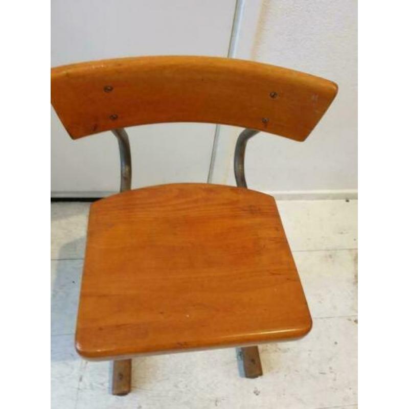 Vintage oude houten schoolstoel in zeer goede staat voor €20