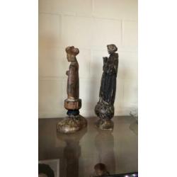 Twee houten beelden