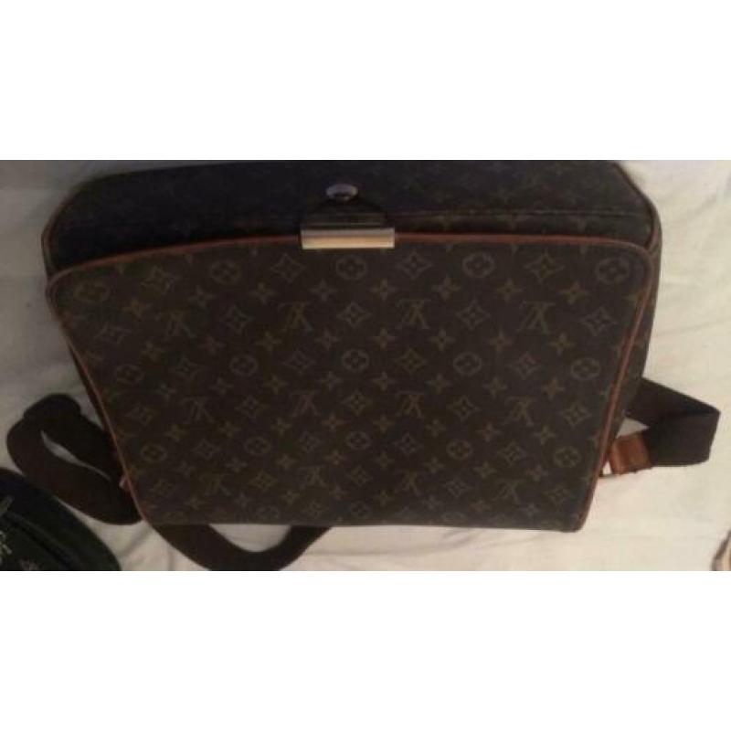 LV laptoptas of gewone schoudertas