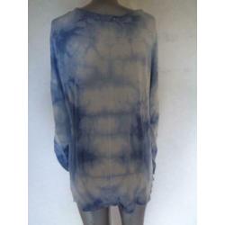 mooi blauw wit blousje met pailletten maat M