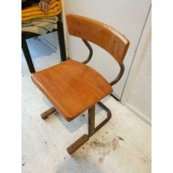 Vintage oude houten schoolstoel in zeer goede staat voor €20