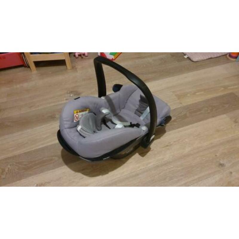 Maxi Cosi Family Fix + Pebble