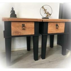 Hardhouten nachtkastjes/bijzettafels, teak.